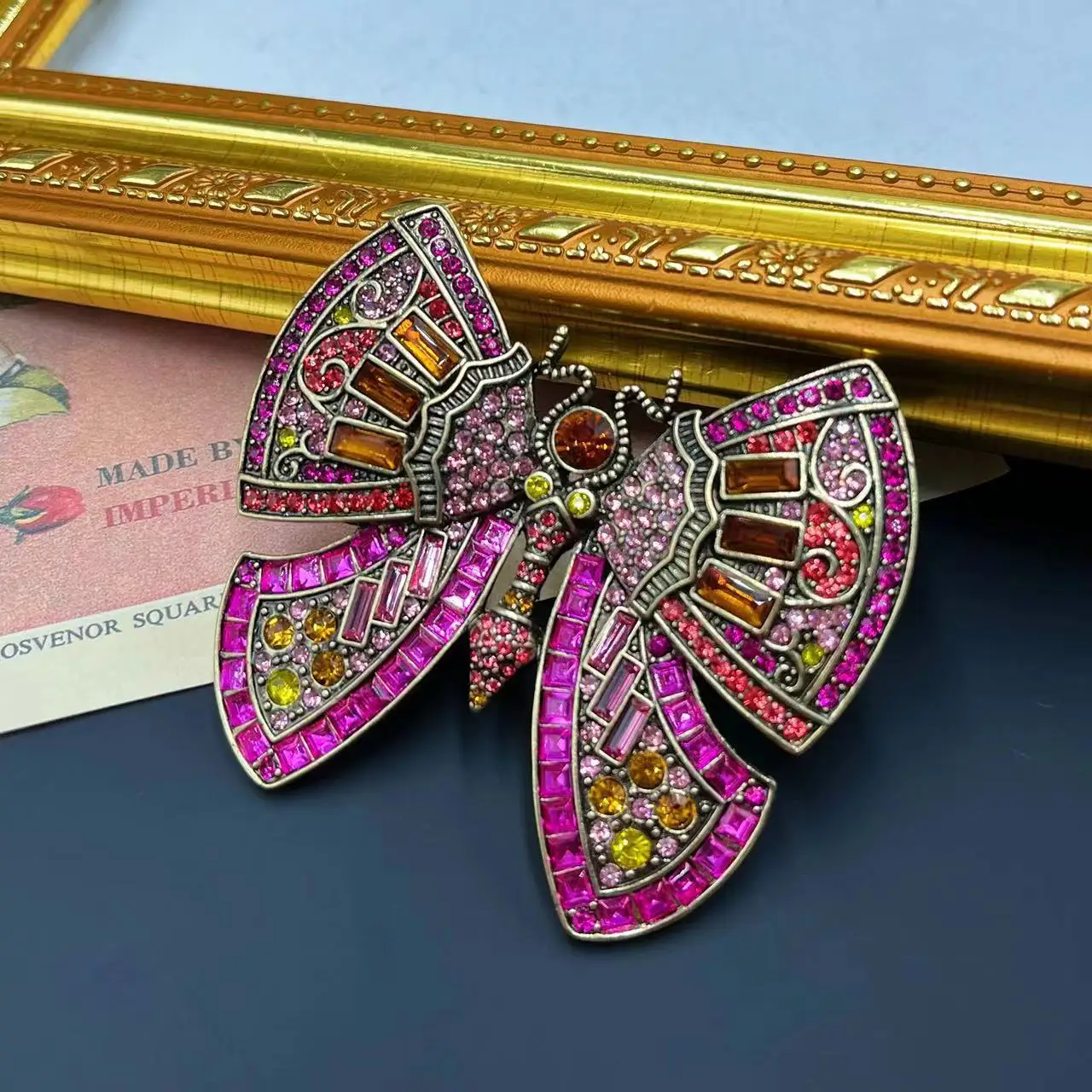 

Elegant Classical Vintage RhinestoneButterfly with diamonds Brooches For Women Vintage Brooch Pins Coat Fashion Jewelry