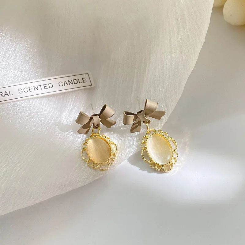 

Vintage Gold Plated Bow Oval Alloy Earrings for Women Fashion New Cute Stud Earrings Trendy Jewelry