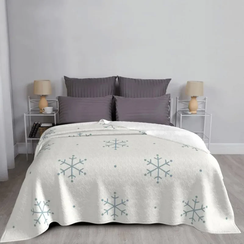 

Snowflake Christmas Holiday Velvet Winter Portable Throw Blanket For Bedding Outdoor Plush Thin Quilt