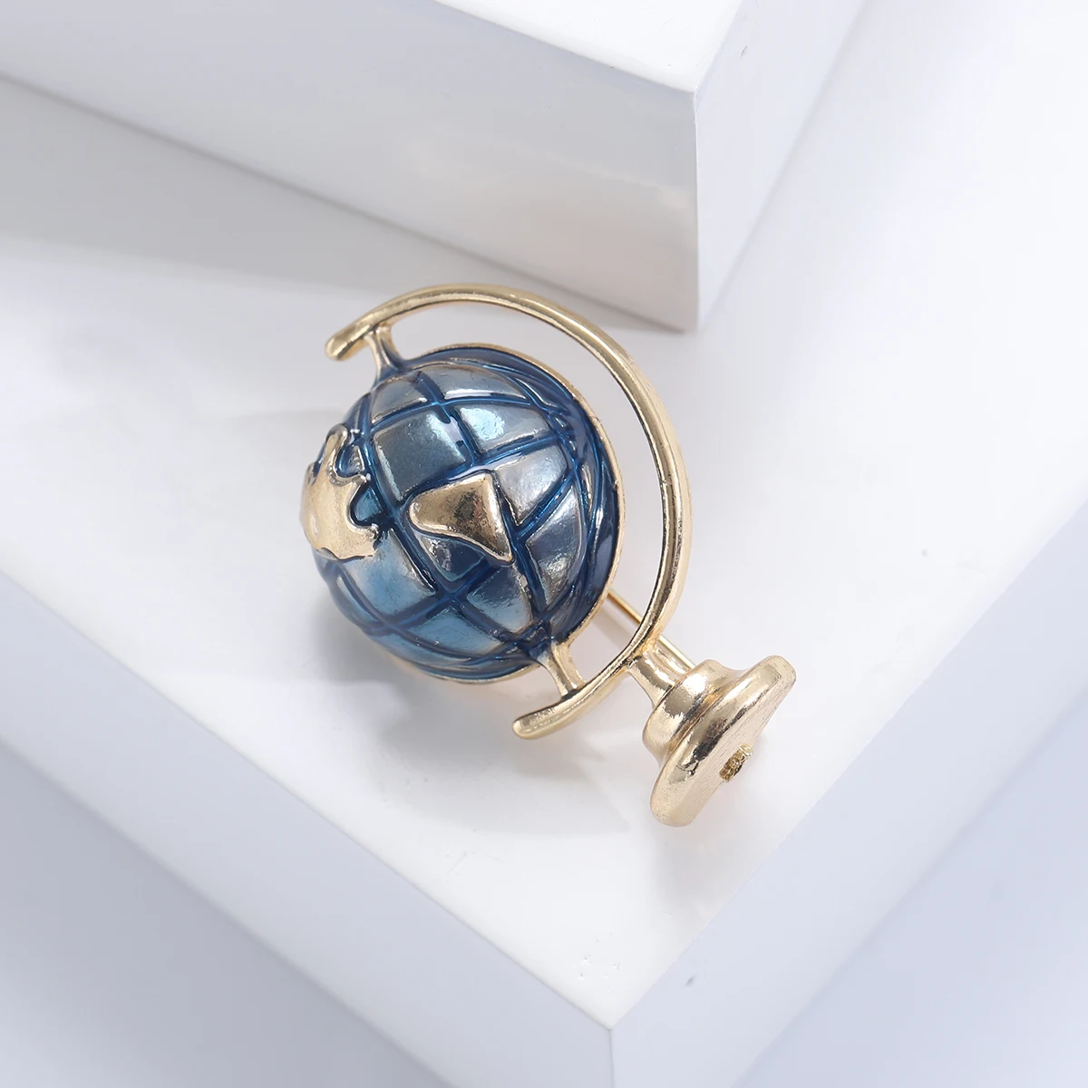 Эмалированные броши в виде глобуса цвет ассортименте