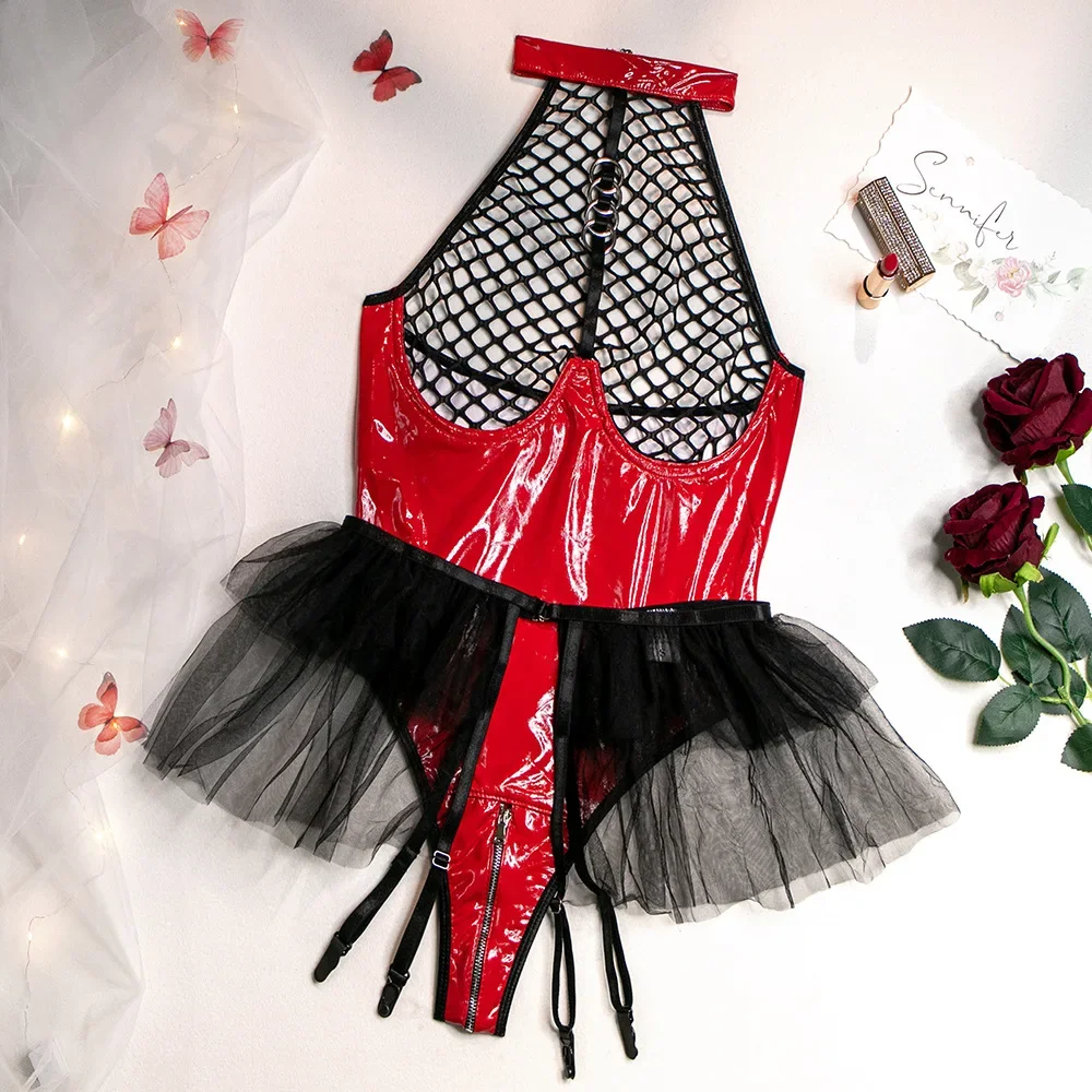 Женский комбинезон из лакированной кожи однотонный сетчатый с подвязками на