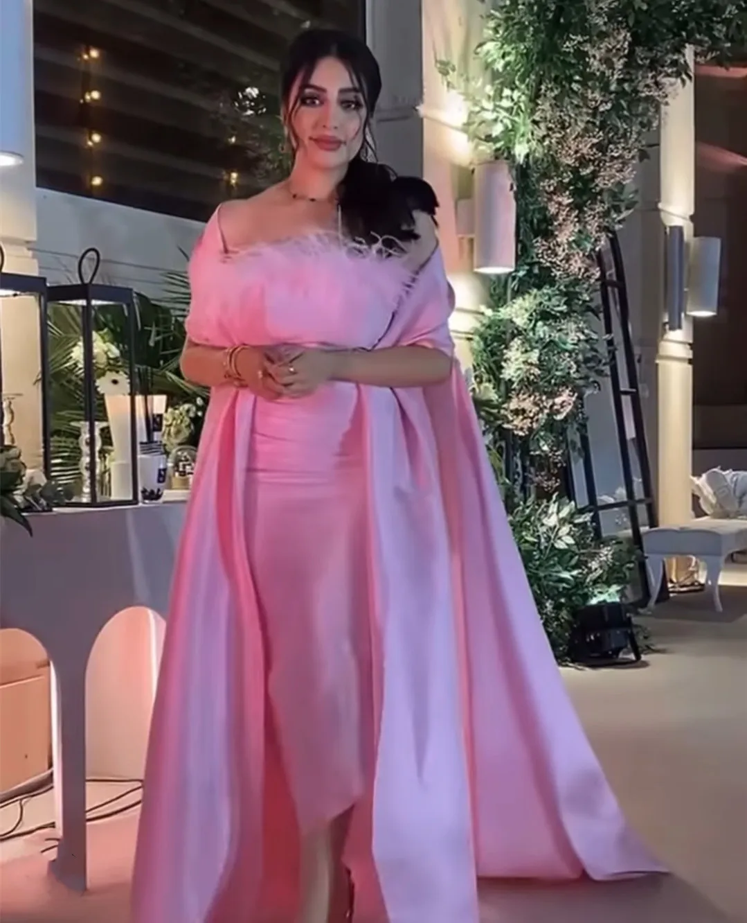 

Elegant Long Strapless Taffeta Evening Dress With Feathers Sheath Floor Length Robe De Mariée Party Gown For Women