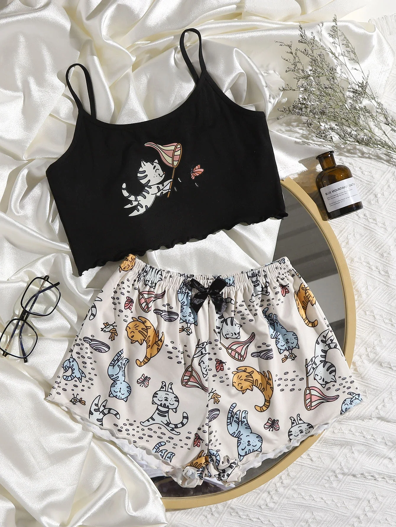 

Cartoon Graphic Lettuce Trim Cami Pajama Set