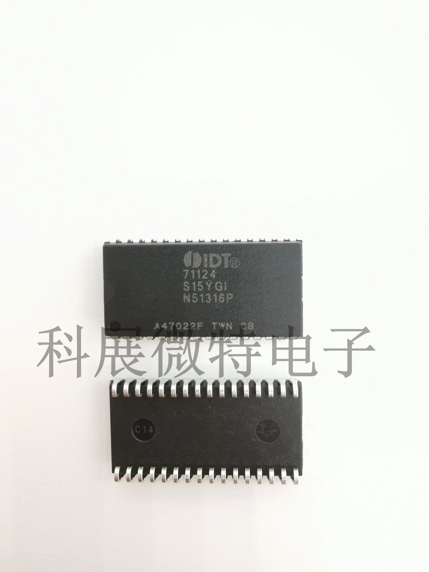 

IDT71124S15YGI 71124S15YGI SOJ-32 встроенный чип оригинальный новый