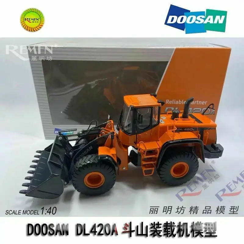 

Фронтальный погрузчик Doosan DL420A, масштаб 1/40, литая модель, новая в оригинальной коробке