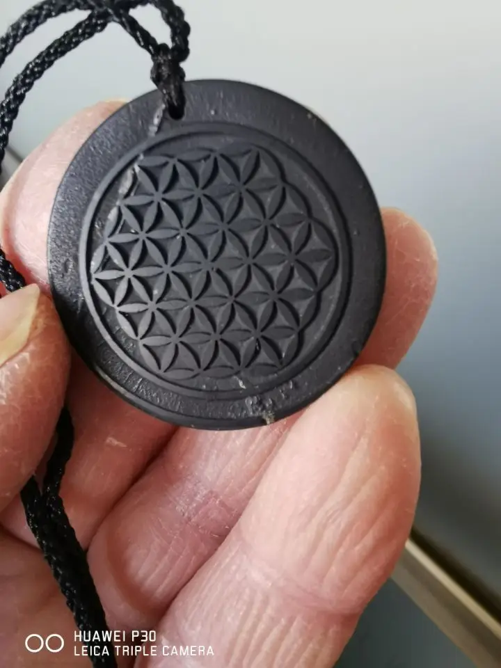 

Подвеска Shungite с цветком жизни, гравировка, черный камень, 35 мм