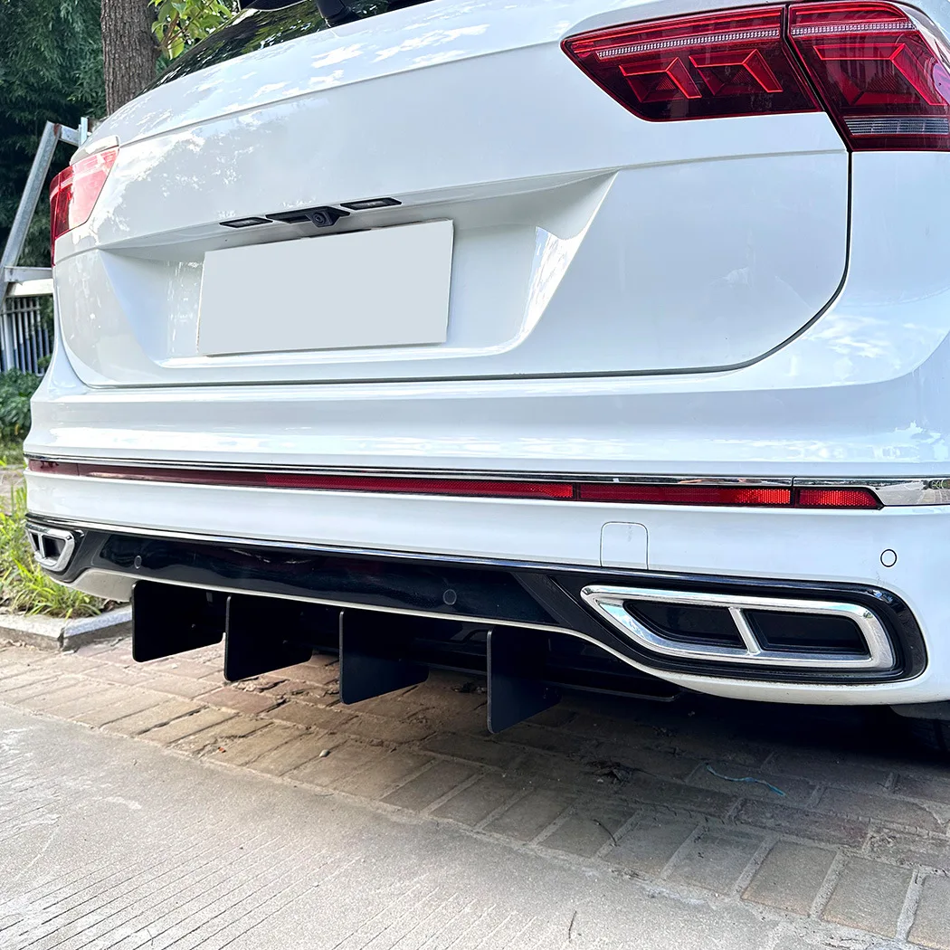 Фото 5-лопастной диффузор-спойлер для заднего бампера автомобиля VW Tiguan MK2.5 Standard R-Line 2021-2023 №4