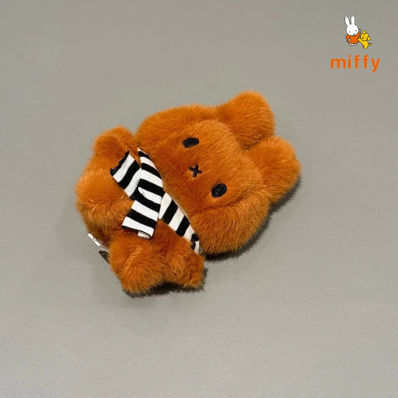 Фото Милый плюшевый чехол для наушников Miffy, подходит для Airpods 4, 3, Pro3, милый плюшевый стереоскопический чехол-кролик, защита от падения, подарок для девочек №5