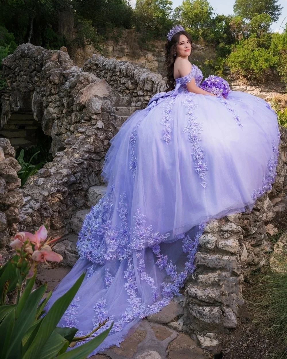 Фото Сиреневые платья Quinceanera, бальное платье с открытыми плечами и аппликациями, милые платья 16, 15 лет, по индивидуальному заказу №1