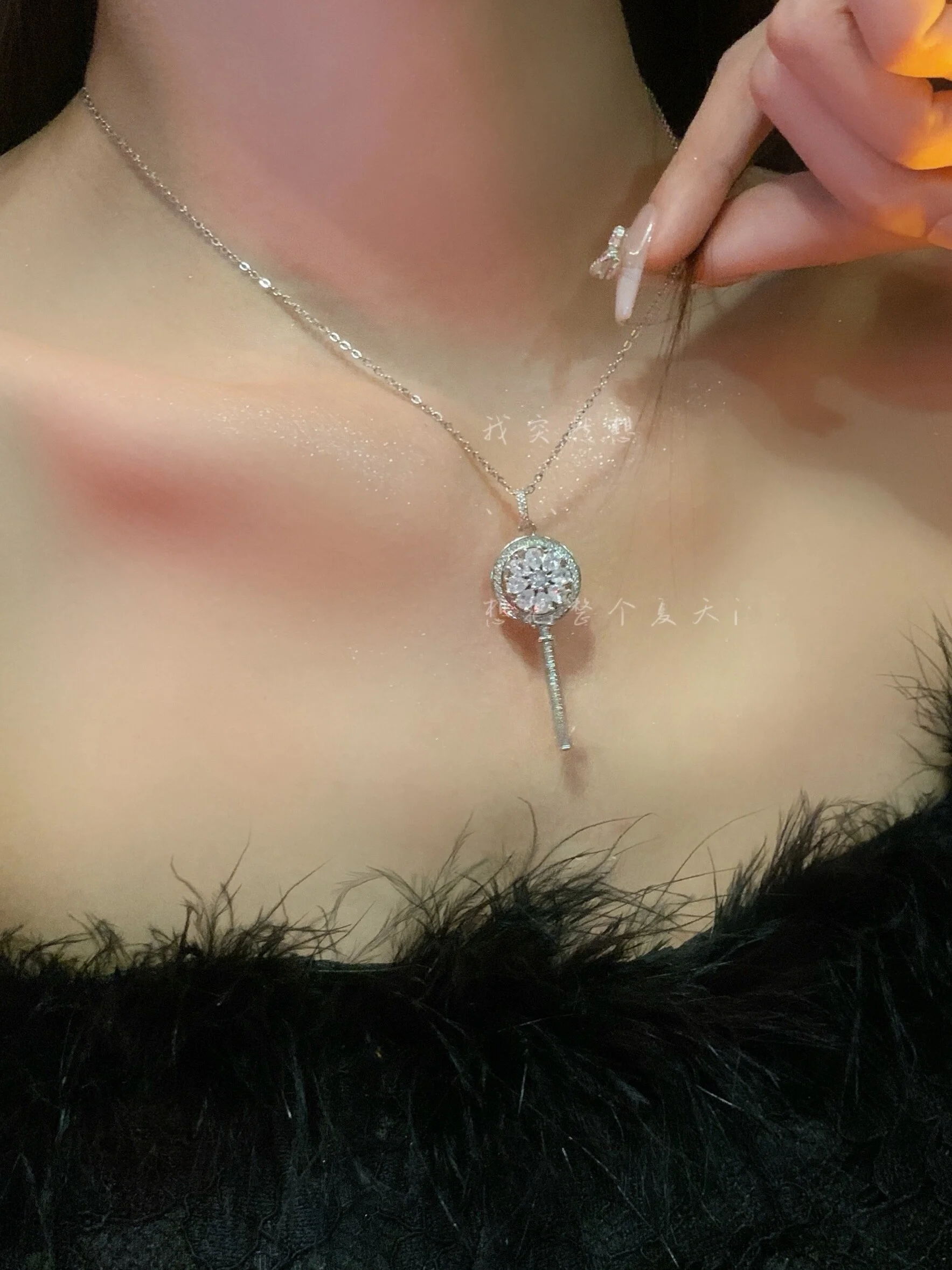 Вращающееся ожерелье с ключом полный кристаллов женское дизайнерское