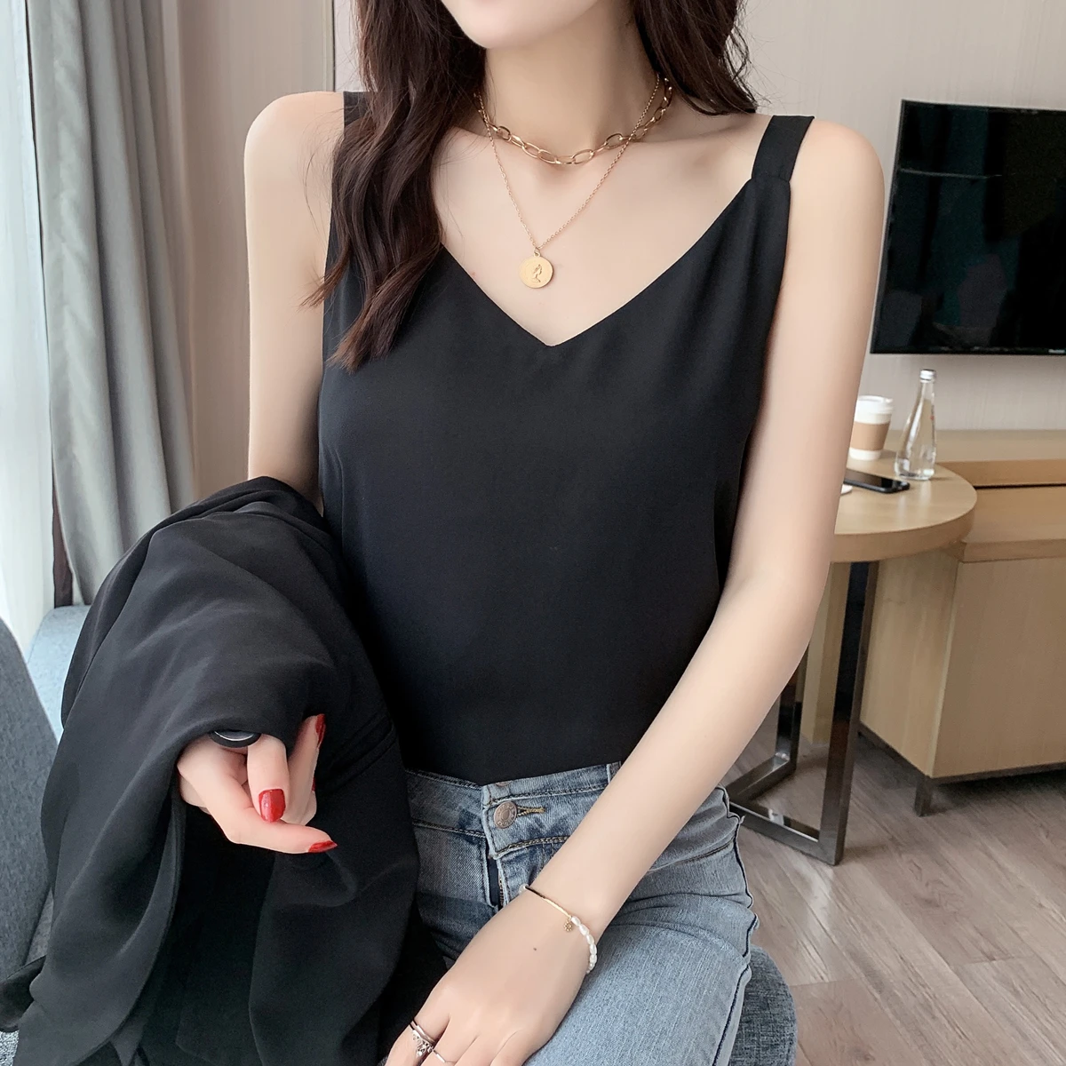 Женская шифоновая майка с двойным v-образным вырезом черный белый бежевый синий