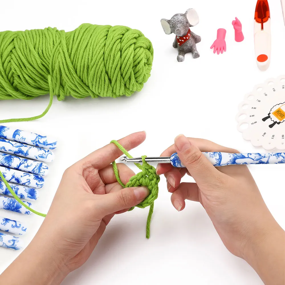 

New Crochet Hook Set Ergonomic Grip Blue and White Porcelain Crochet Knitting Aluminum Crochet Needles Yarns and Wools So Weave