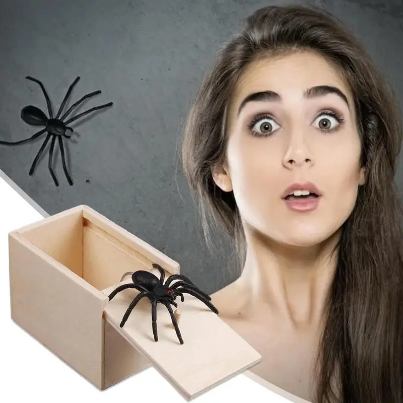 

Trick Spider Funny Scare BoxWooden Prank Scary Box Halloween Surprising Box Scare Toy Box Friends Funny Game Surprise Gift