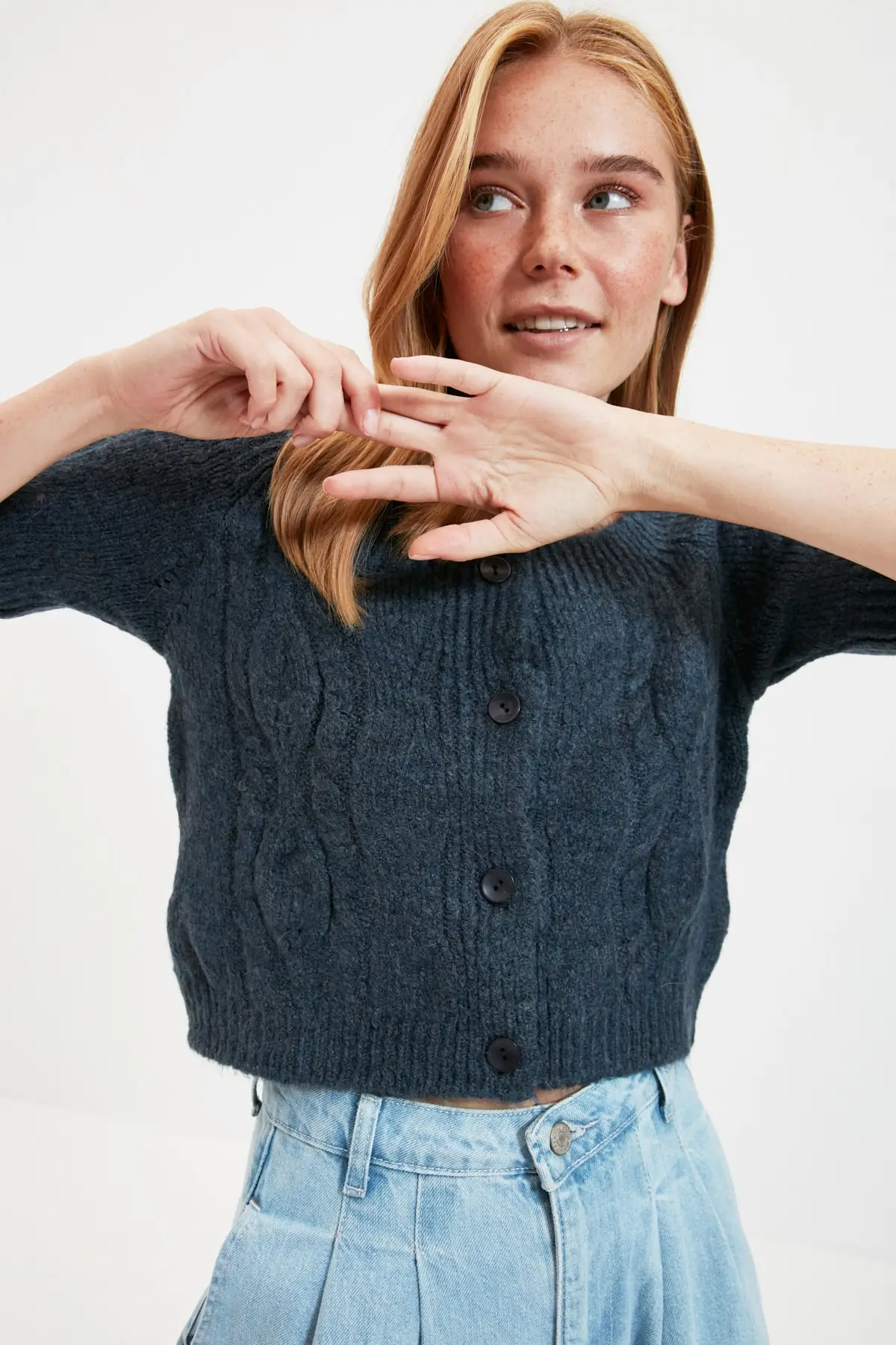 

Trendyol Crop Knitwear Cardigan TWOAW22HI0320