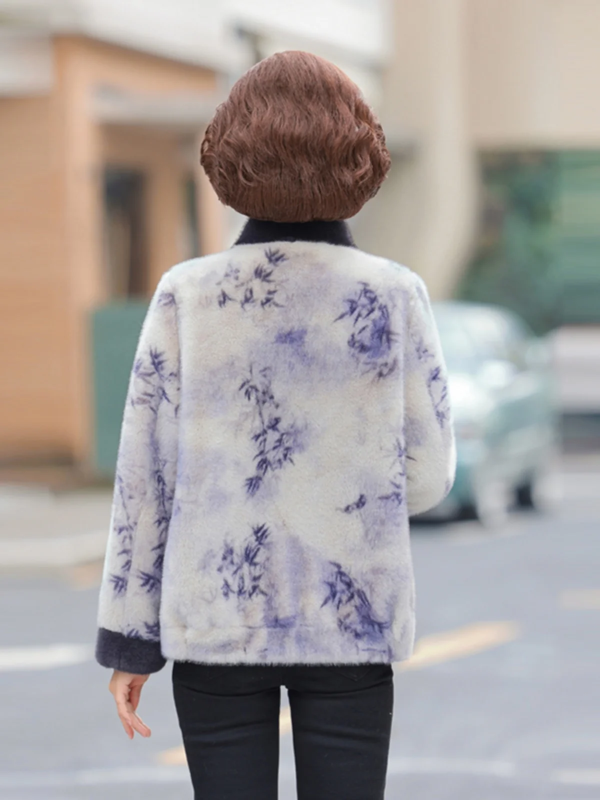 Бархатная верхняя одежда из норки среднего возраста женская зимняя в стиле