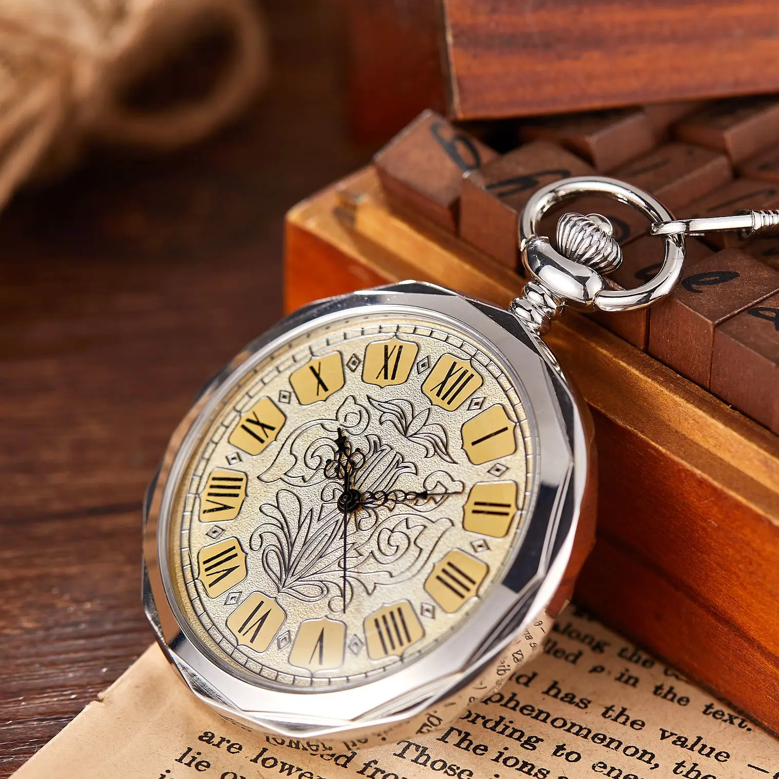 Retro Bronze Steampunk Men Mechanical Hand-wind Pocket Watch Hollow Roman Dial Skeleton Clock Waist Chain Pocket Watch Gift 2023