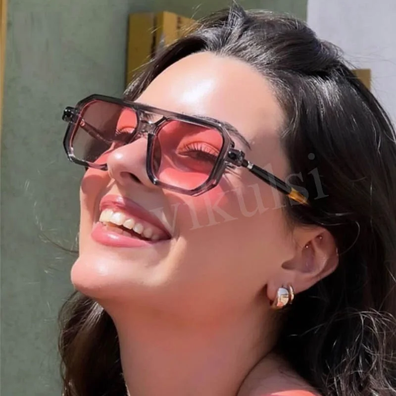 

Солнцезащитные очки с двойной перемычкой для мужчин и женщин, Роскошные, в стиле панк, с квадратными, серыми и розовыми линзами с закругленн...