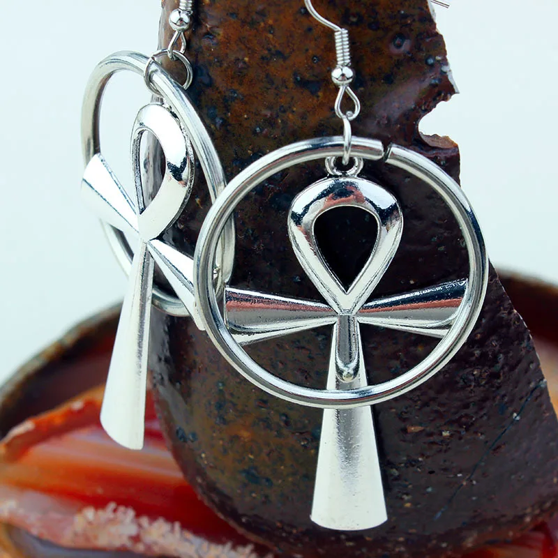 Женские серьги-капельки в готическом стиле серебристого цвета |