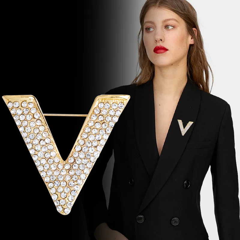 

Fashion Accessories V Coat Pins Full Rhinestone Jewelry Lapel Pins Collar Badge Brooches Bag Gift Para Ropa Mujer значки Броши