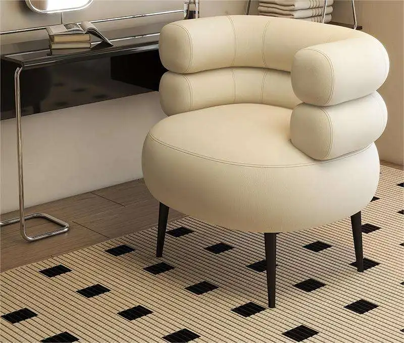 Modishes Design im nordischen Stil Bequemer weicher and langlebiger ad Freizeit stuhl mit desi