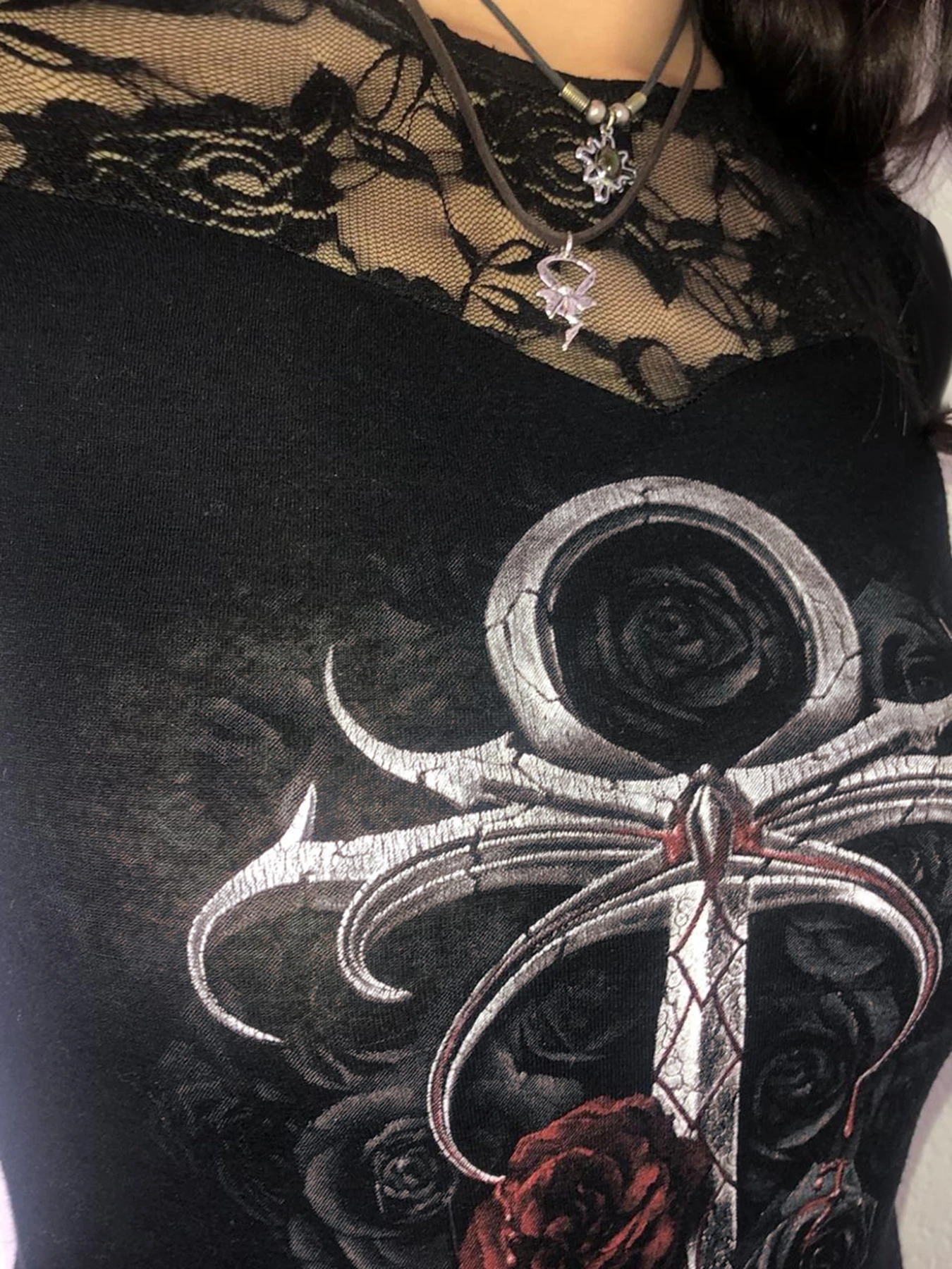 IAMSURE Темные патчи кружевной принт футболка с перспективой готический воротник