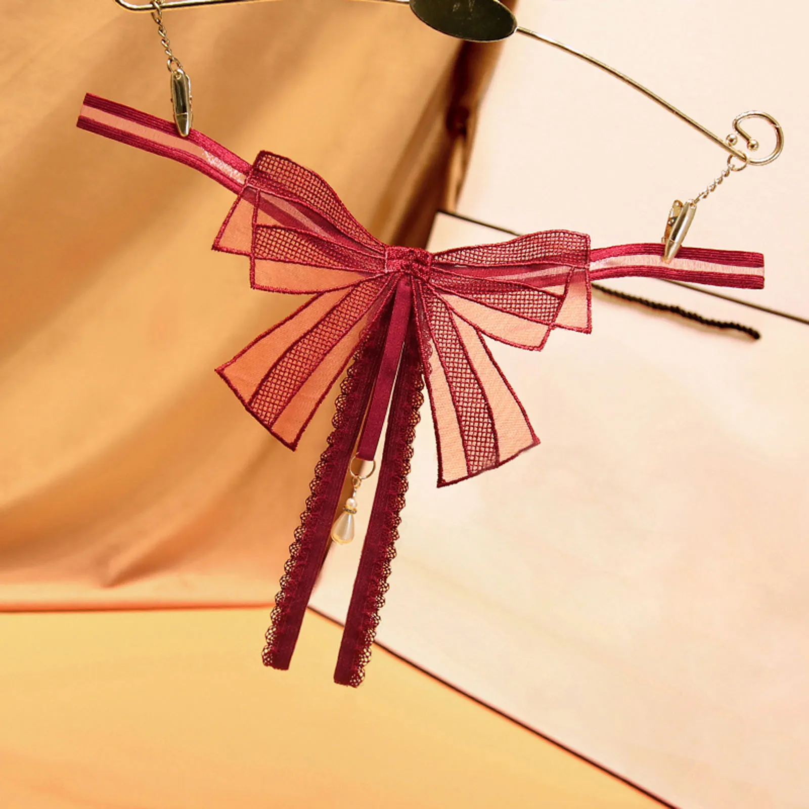 Соблазнительные кружевные стринги с бантом однотонные прозрачные