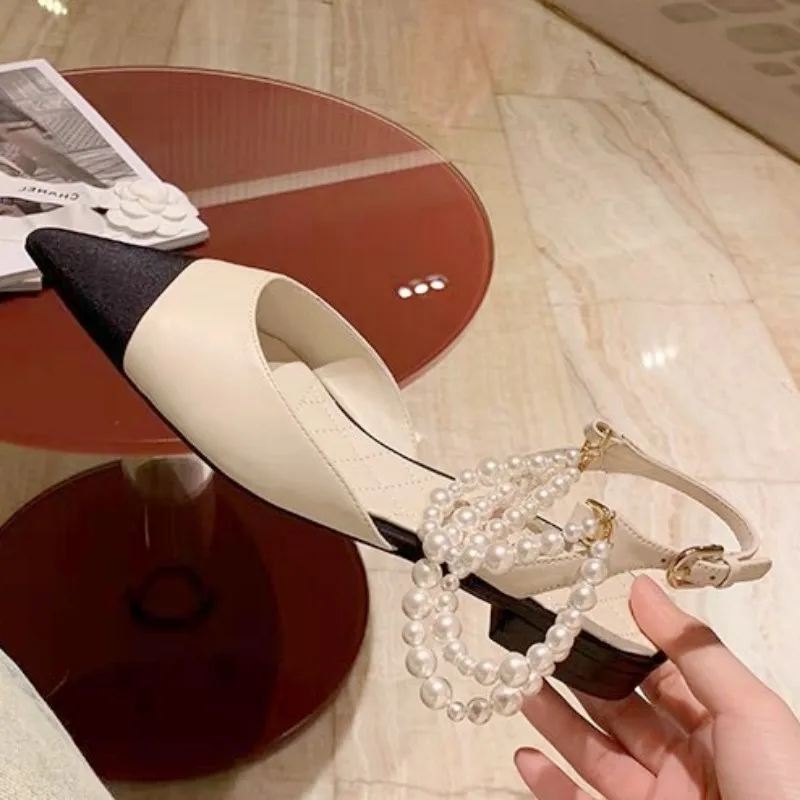 

Женские летние шлепанцы с острым носком и бусинами