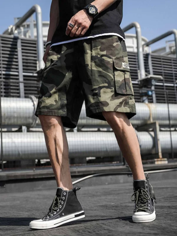 

Men Random Camo Print Flap Pocket Drawstring Waist Cargo Shorts