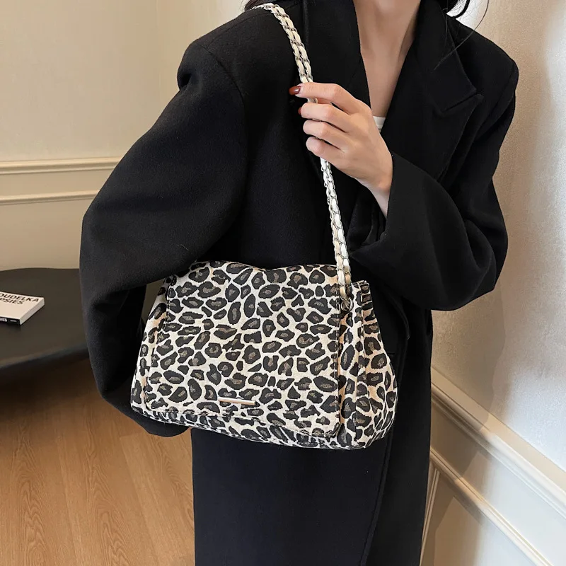 Женская сумка через плечо в иностранном стиле