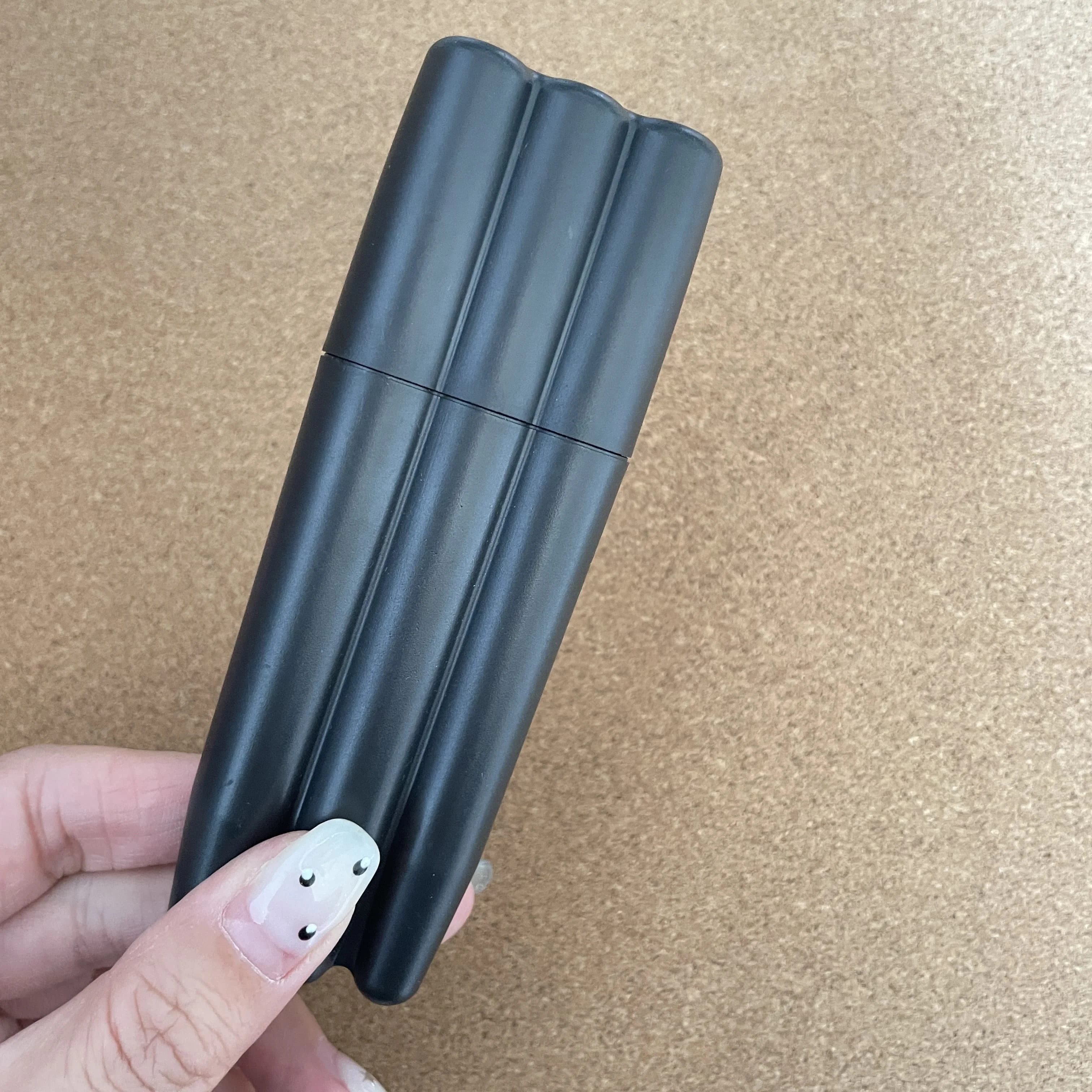 

Водонепроницаемый держатель для трех деревьев из пластика