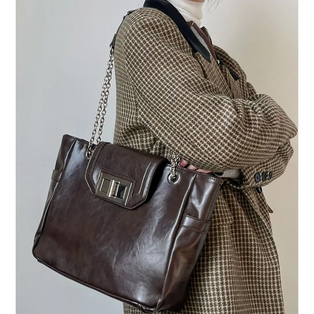 Модные сумки на плечо с цепочками для женщин 2022 трендовая дизайнерская