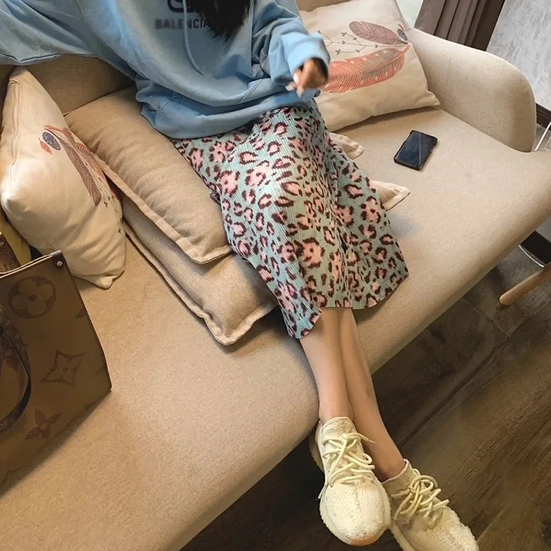 Юбка женская плиссированная светильник-зеленая с леопардовым принтом и поясом