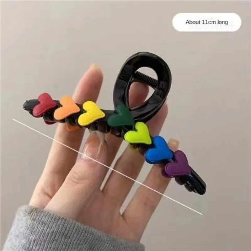 Рисунок 5 - Женская заколка для волос в виде