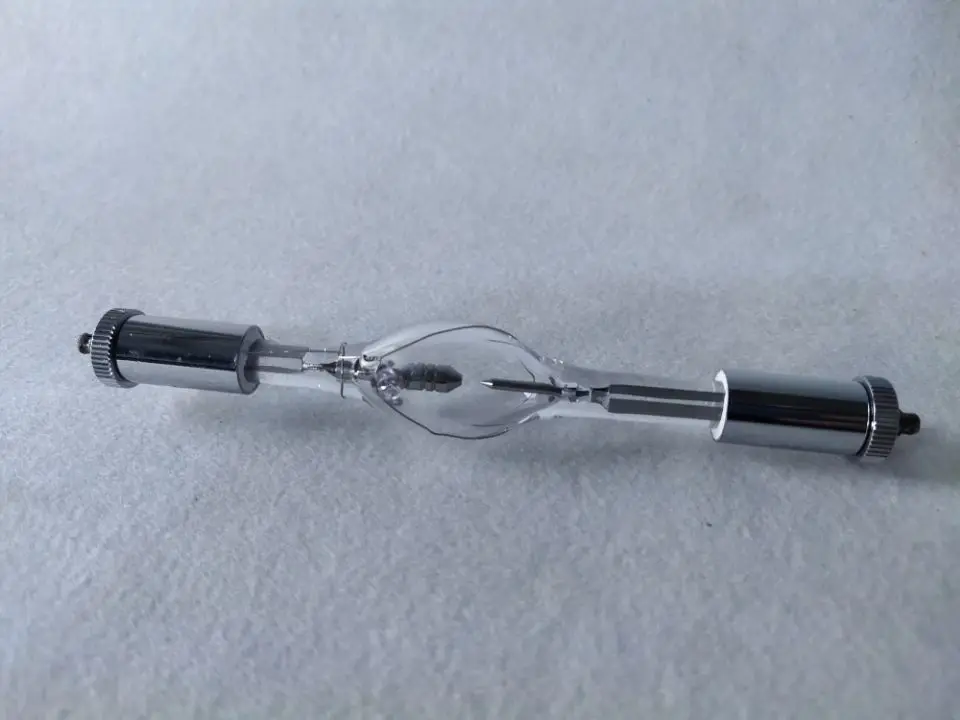 Рисунок 3 - Ксеноновая дуговая лампа 300 Вт