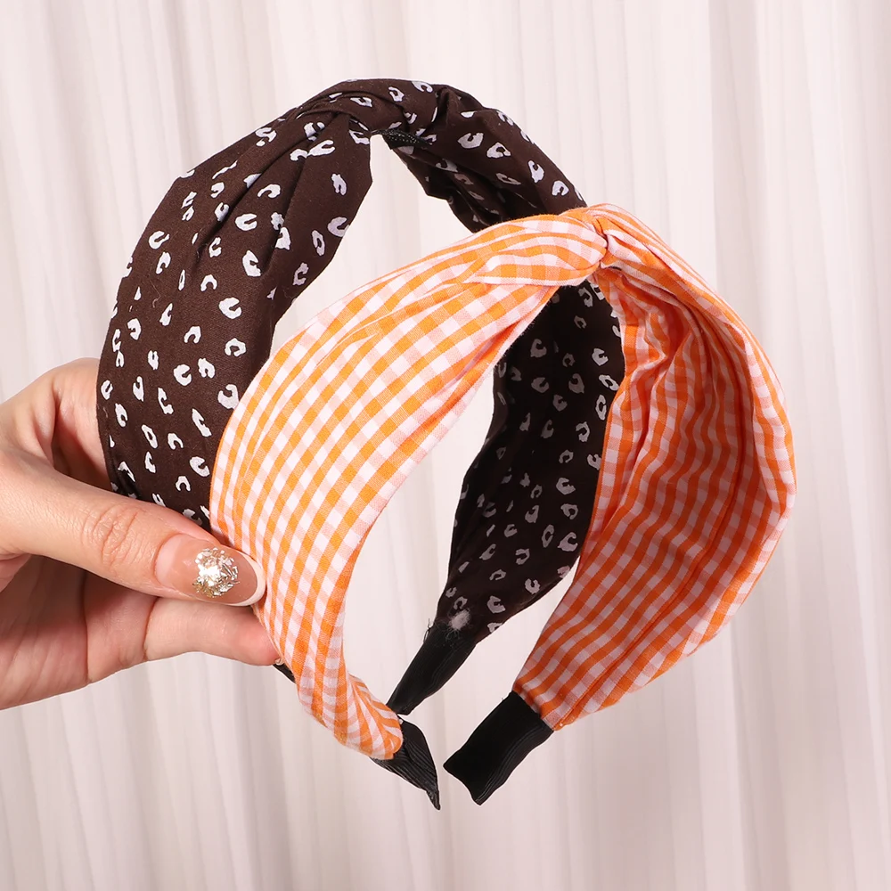 

2022 Fashion Headwear Face Wash Hairband for Women Girls Check Print Hair Hoop Twist Knot Wide Headband Wholesale Scrunchies