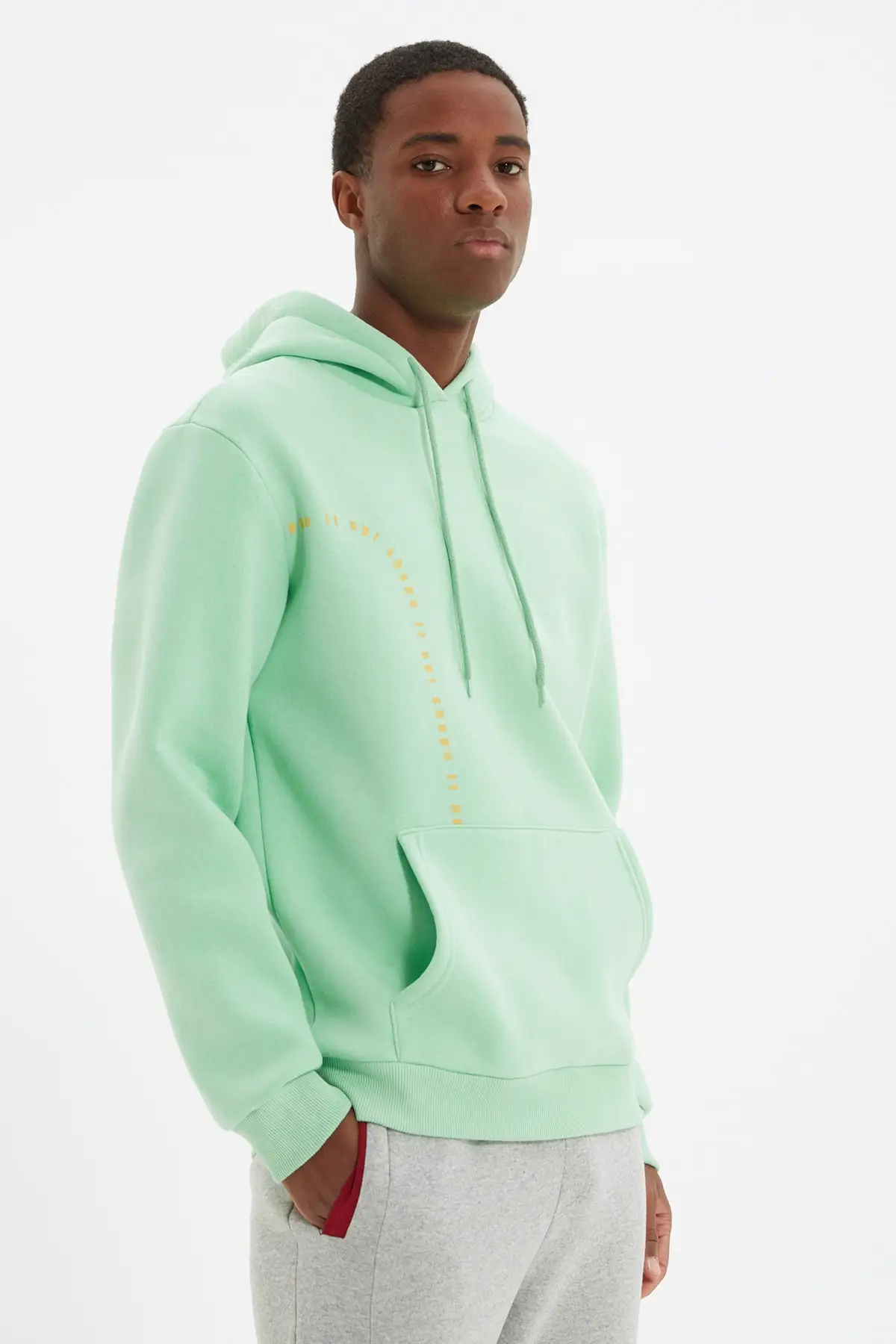 

Trendyol Men 'S Regular Fit Hooded Printed Sweatshirts TMNAW22SW1414