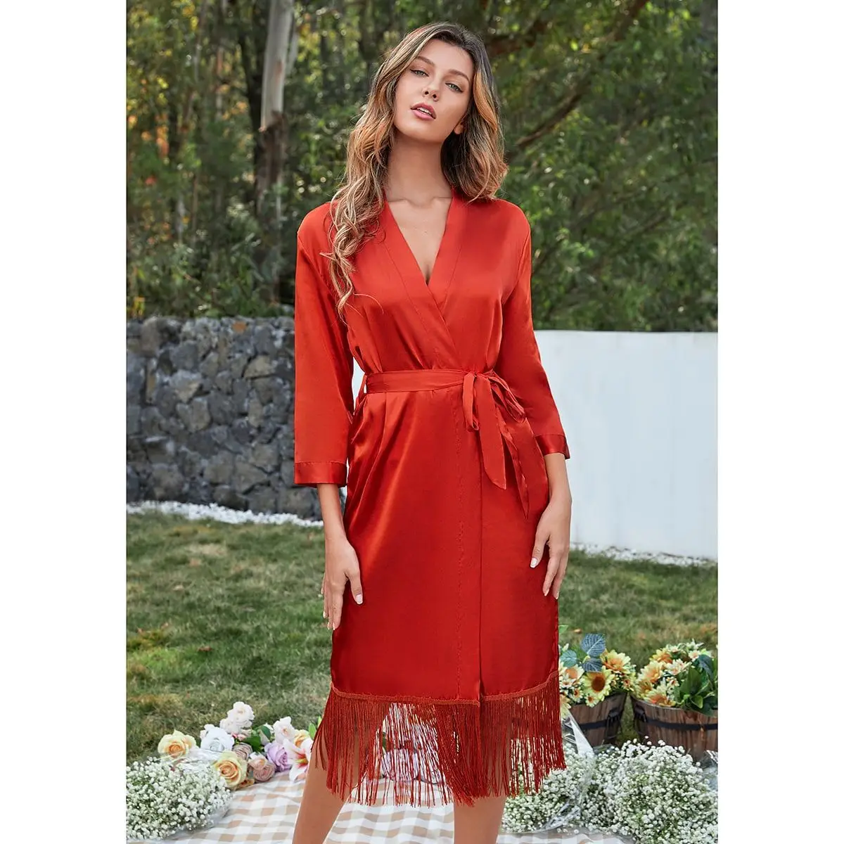 

Халат-кимоно Женский атласный с длинными рукавами и кисточками