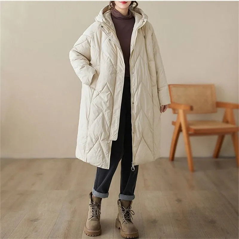 Куртка женская зимняя стеганая средней длины с капюшоном и хлопковой подкладкой