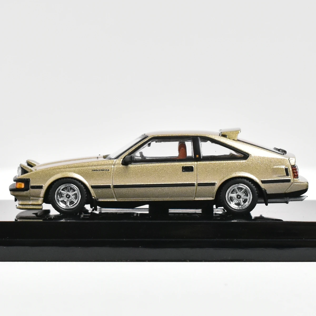 Фото Коллекционная модель автомобиля HJ Hobby Japan 1:64 Celica, литая под давлением, для демонстрации №4