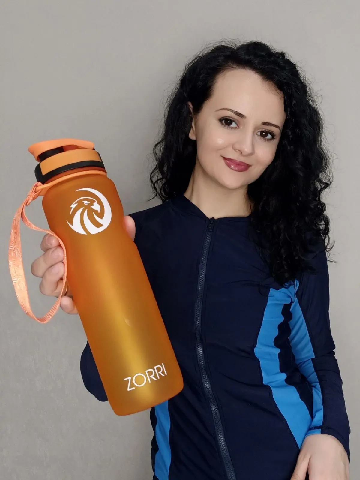 

Пластиковая бутылка для воды, не содержит Бисфенол А