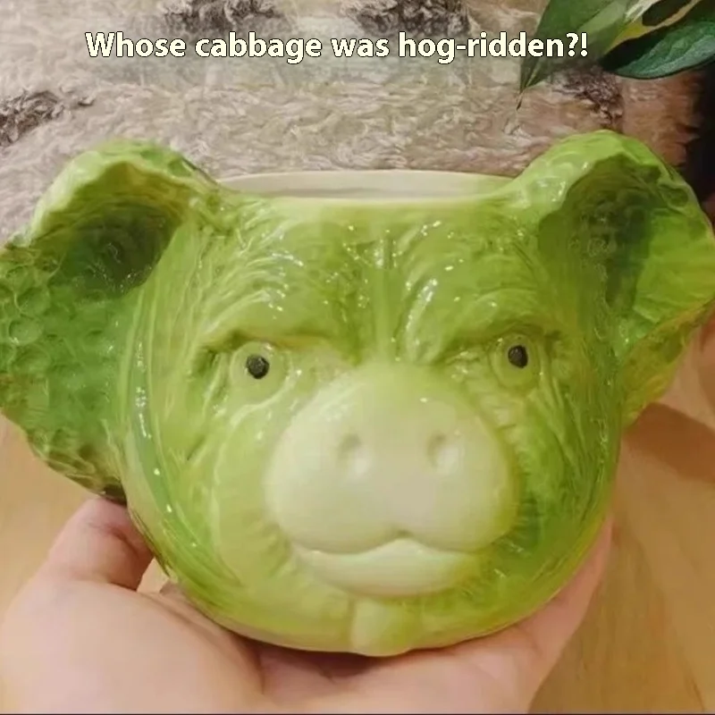 

Керамическая кружка с капустой и свиньей