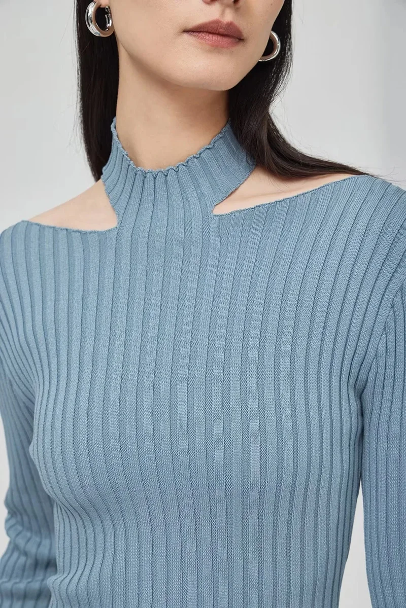 Женское трикотажное платье-миди в рубчик