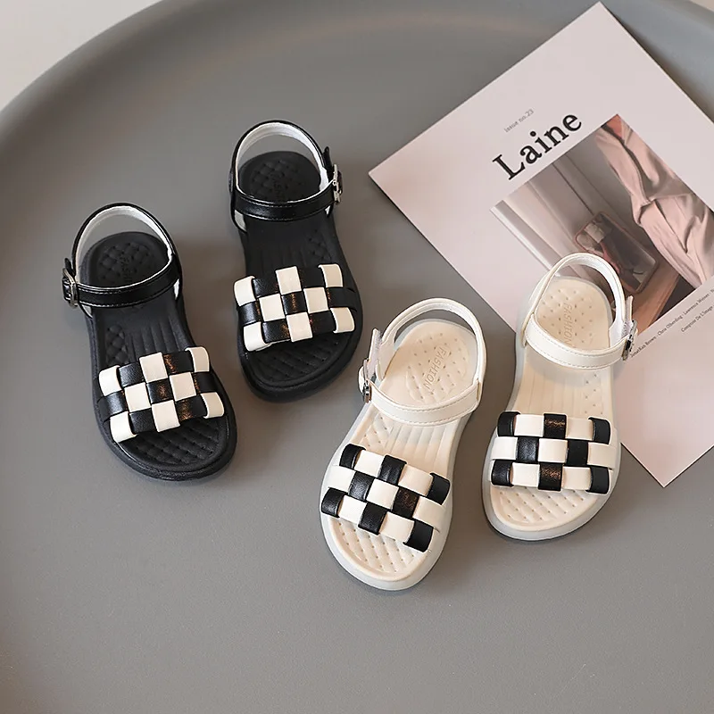 

Сандалии для девочек, Новинка лета 2022, детская модная Шахматная Мягкая Милая принцесса, простая мягкая Корейская пляжная обувь из искусстве...