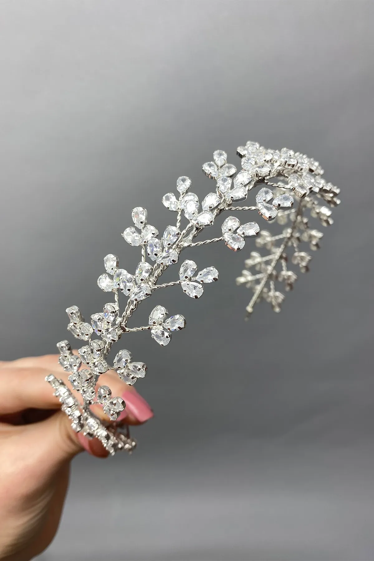 

Zircon Stone Sara Band Bridal Crown