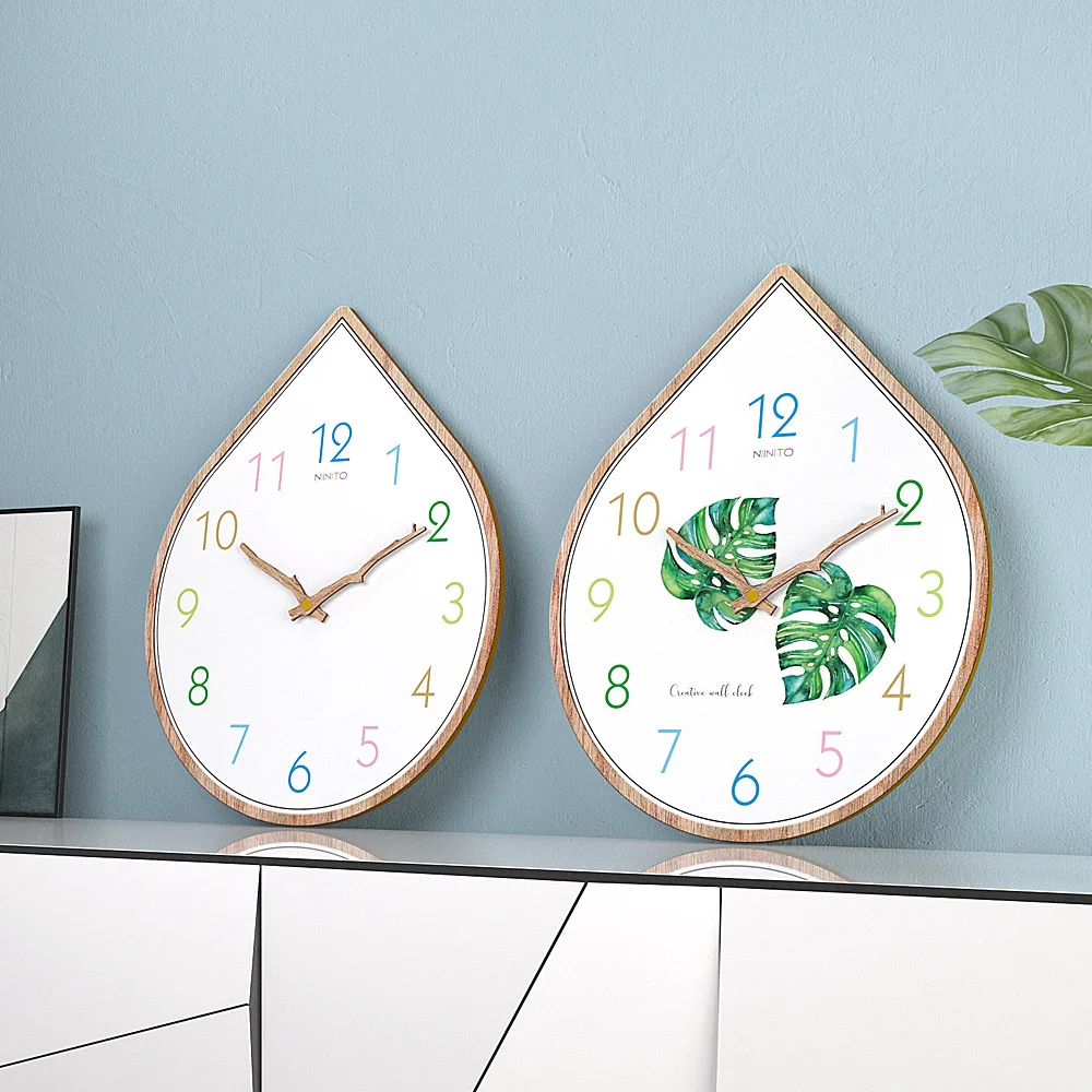 

30 * 36cm Wooden Mural Wall Clock， Living Room Silent and Minimalist Clock， Modern Design Home Decoration Painting Clock
