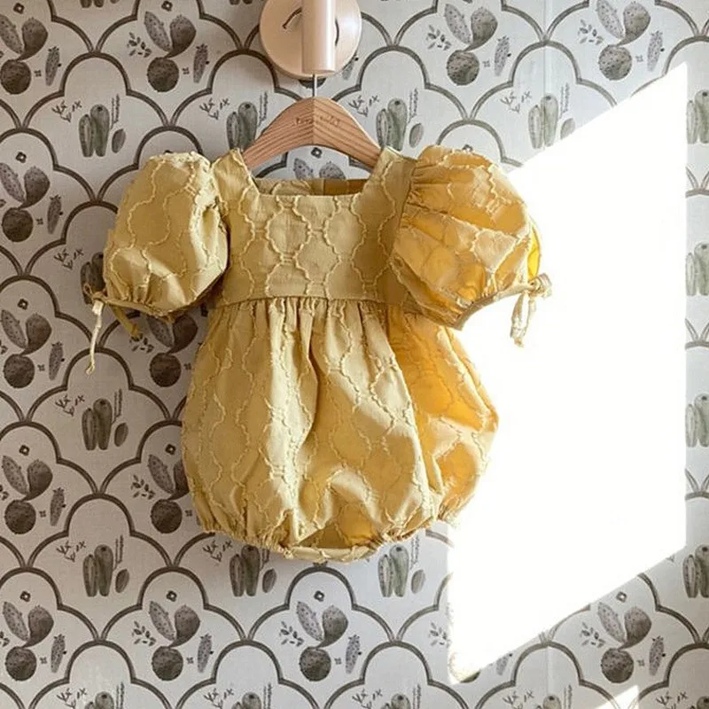 

2022 Baby Girl Vintage Rompers Infant Short Sleeve Princess Bodysuits White Yellow Cotton Bubbles Children Boutique Jumpsuits