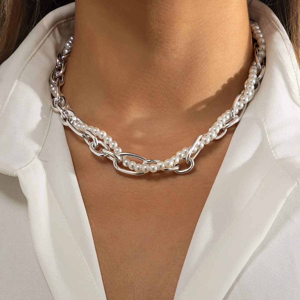 

Elegant White Imitation Pearl Beads Choker Metal Clavicle Chain Twisted Braided Moon Pendant Necklace For Women Wedding Jewelry