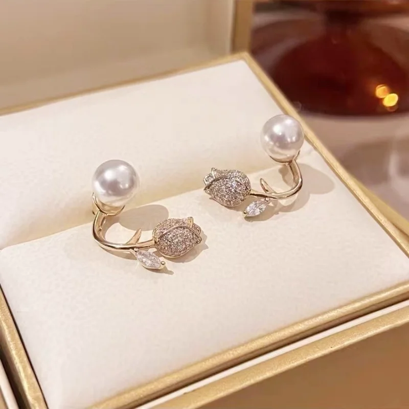 

European, American, Japanese, and Korean Fashion New Pearl, Zircon, Tulip Flower Earrings Wholesale for Women and Jewelry Gifts