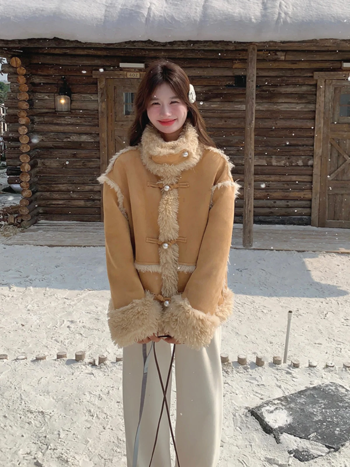 Верхняя одежда из овечьей шерсти цвета хаки женская зимняя короткая куртка 2024