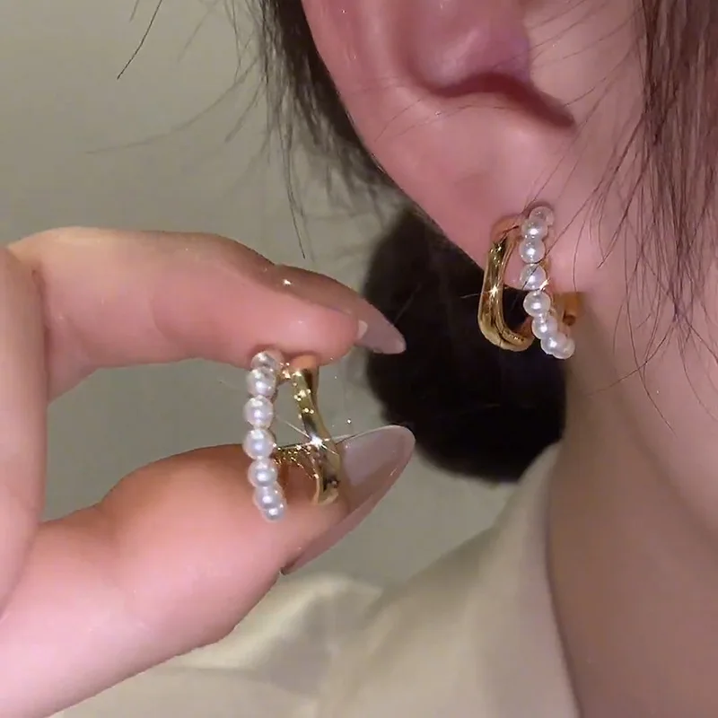 

Small Pearl Earrings 2022 New Trendy Niche Design High-end Geometric C-shaped Earrings Korean Temperament